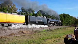 Union Pacific 4014 approching Jacksonville Texas 11NOV19 (4X slo-mo)