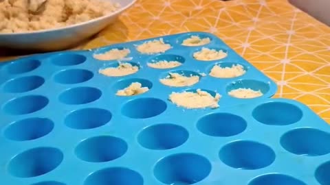 Ways to Peel Garlic #Fast How to Peel Garlic easily #Garlic Peeling Tricks #shorts