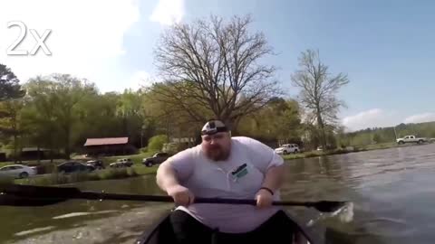 Man sings Moana in a canoe 999x