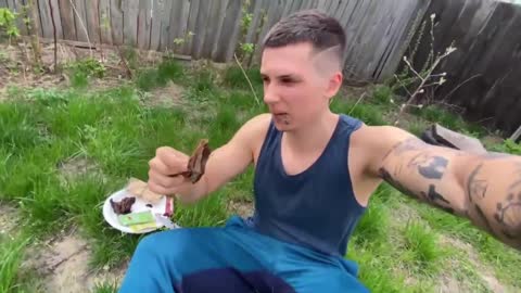 Ukrainian blogger ate a man