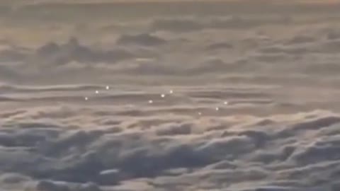 Par Benjamin Fulford - une flotte d'OVNIs filmées près de l'Antarctique