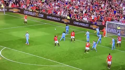 VIDEO: Eric Bailly misses clear chance vs Stoke