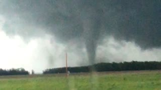 Vehicle speeds away from incoming tornado in Indiana