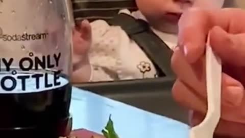 Funny Baby Videos eating_1