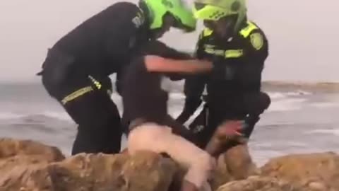Video: extranjeras protagonizan fuerte pelea en playas de Marbella