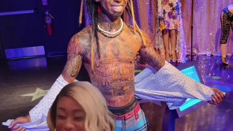 Lil Wayne wax figure at Hollywood Wax Museum IKYFL!!🤣🤣