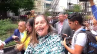 Prensa venezolana logra ingresar por la fuerza al Parlamento tras bloqueo policial