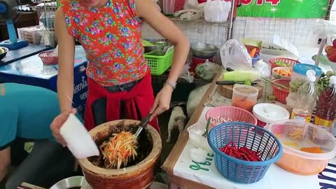 Thai Green Papaya Salad (Thai Street Food)