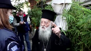 Orthodox priest shouts 'you are a heretic' to Pope