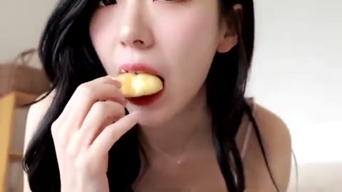 Korean actress eating bakes.enjoy the slip