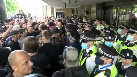 UK vax protesters attempt to storm the BBC building