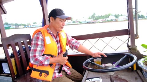 Singing cai luong on Mekong Can Tho