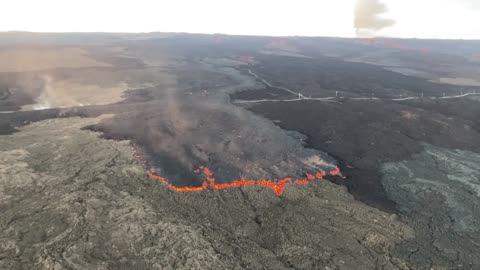 A-GLOW-HA: Mesmerising Footage Shows Hawaiian Volcano's Awesome Lava Spill