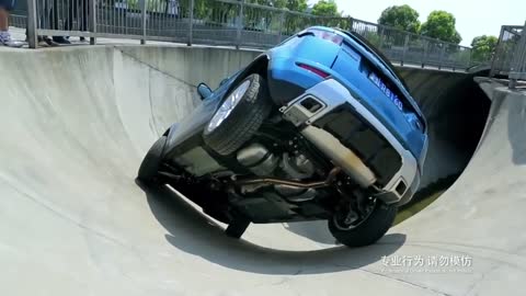 Challenge 👉 Ronge rover evoque skate park stunt 😨😨