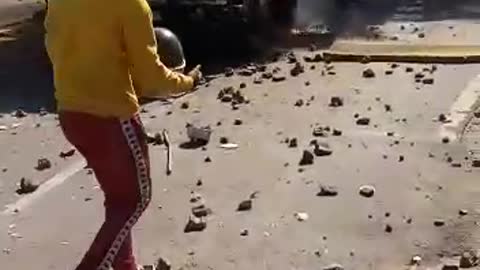 Looters burning Saps nyala
