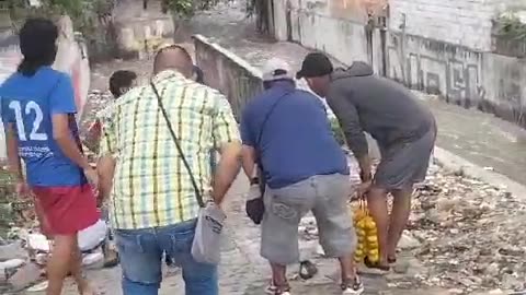 Video de menor de edad en arrasado por un arroyo