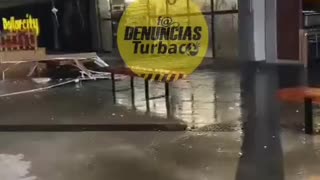 ¡Qué susto! Se desploma cielo raso en reconocido Centro Comercial