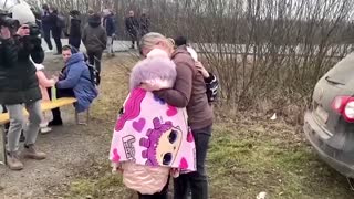 Mother reunites with children at Ukraine border