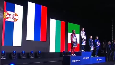 Durante la premiazione dell’atleta russa ai Campionati Europei di box.......