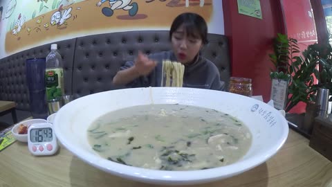 Enormous Bowl of Noodle Soup 5.5kg (12lbs). WIN $425 for Completing the Challenge! Mukbang