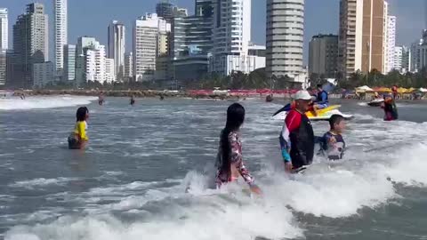 Motos acuáticas en playas de Cartagena: un peligro para los bañistas