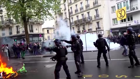 Paris police battle anarchists at Labor Day rally