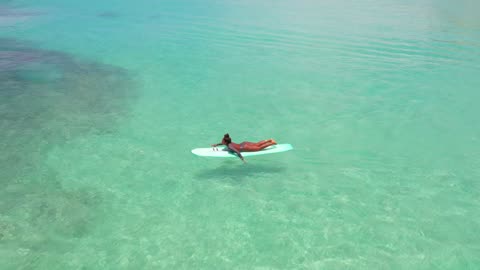 Surfing video woman