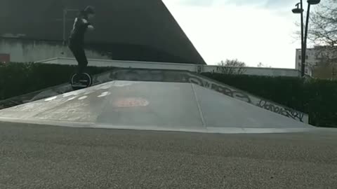 Unicycle Trick Smooth 180° Twist