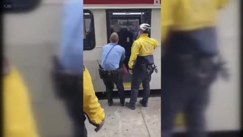 COVID Nazis man violently dragged from bus by police for refusing to wear a mask