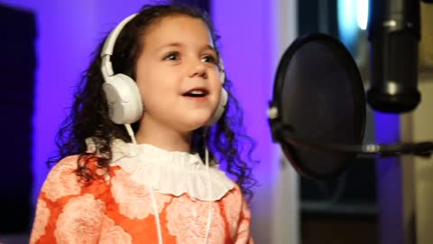 5-year-old sings Sinatra's classic and you won't believe it!