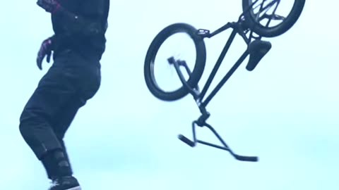 Insane bike trick! ❤️💯👍