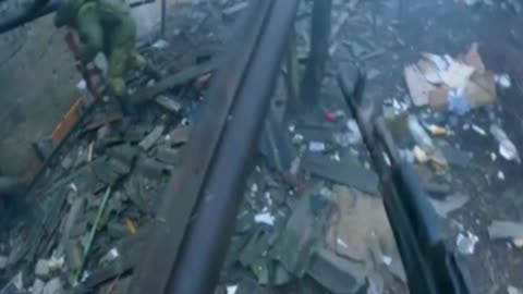 Russian marines 'storm Ukrainian soldiers hidden in ruined buildings'