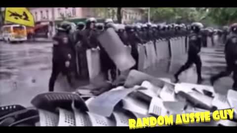 🇺🇦 UKRAINE 🇺🇦 RIOT POLICE SWITCH SIDES & LAY DOWN SHIELDS - FREEDOM 2022