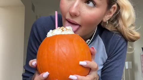 Pumpkin spice latte😍 #pumpkinspice #pumpkinspicelatte #latte #icedcoffee #cooking #halloween