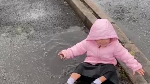 Little girl throws her in to water