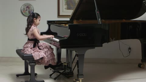 Esme Soae Tran (Age 6) - Mozart - Sonata K 545 in C Major (Allegro)