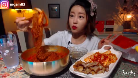 Spicy Noodle Mukbang. Very delicious to eat.
