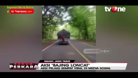 Viral! Video Bajing Loncat Beraksi di Jalan Raya Ngawi - Solo | Ragam Perkara tvOne