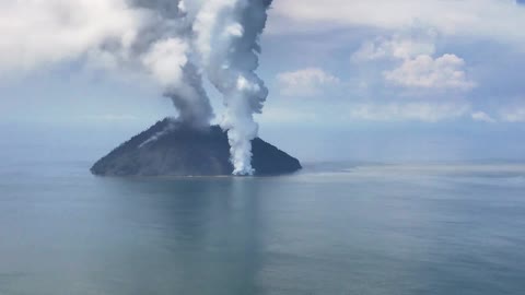 Kadovar Island Eruption Opens New Fissure