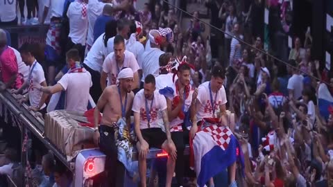 Vatreni se busom probijaju po Ilici