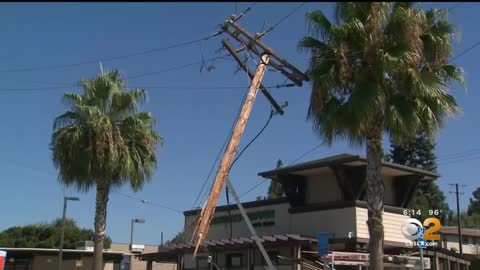 Roll over crash in Whittier shuts down Beverly Boulevard, knocks out power for residents