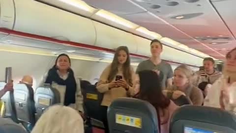 INSPIRING: Passengers Worship Jesus in Song 30,000 Feet In The Air