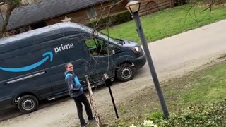 Amazon Delivery Driver Sanitizes Package Upon Request