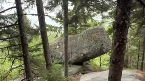 Elmore state park balancing rock trail
