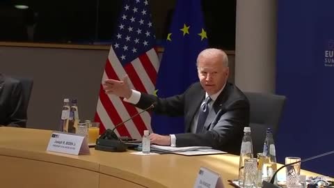 Joe Biden Tries To Read Notes, Gets Lost And Confused In The Process