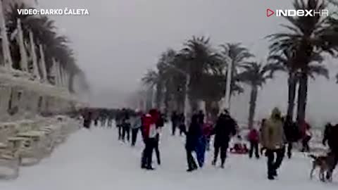 Na današnji dan 2012. se masovno grudalo na splitskoj rivi