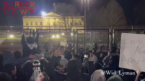 🚨🚨🚨 The White House: Protestors attempt breach of the reinforced gate