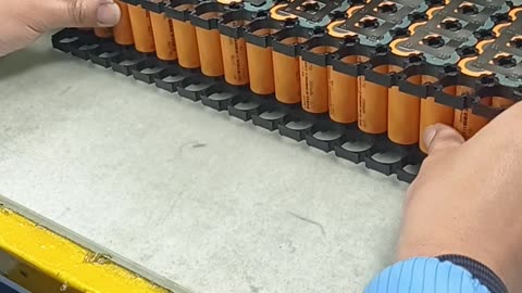 Connecting Battery Cells Into A Battery Pack Through Spot Welding.