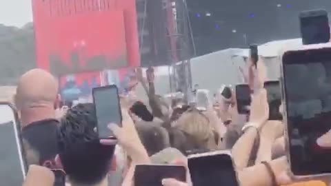 Lil pump dj performance falls off stage into crowd