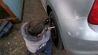 Xani changes his first car wheel